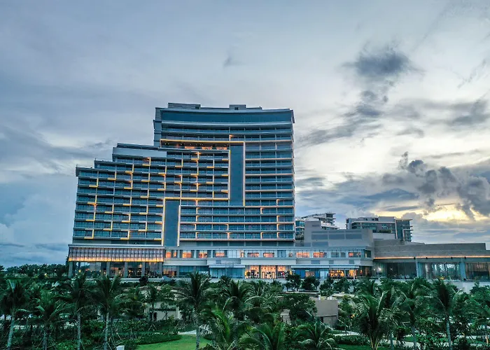 Hoiana Hotel & Suites